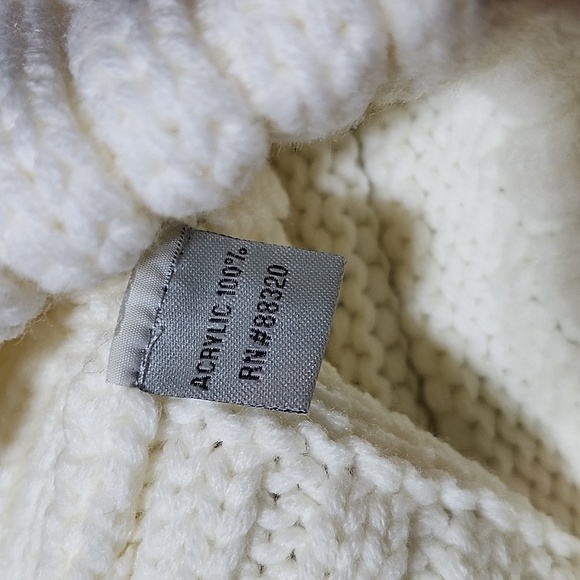 C.C IVORY CLASSIC CABLE-KNIT WINTER BEANIE HAT - Picture 5 of 8